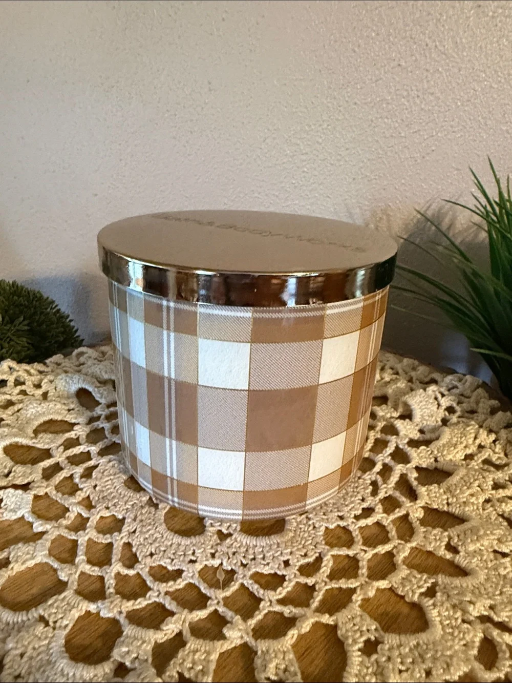 Bath & Body Works Sugared Snickerdoodle Candle - Beige Plaid with Gold Lid - Picture 2 of 4